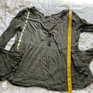 GUC‎ Socialite Green Blouse